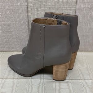 VIONIC Kennedy Side Zip Oyster Gray Leather Heeled Ankle Boots
